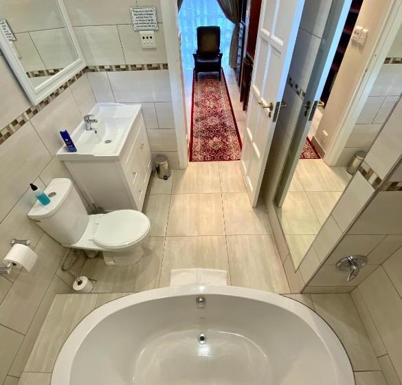 带大床的套房, Waterkloof Guest House