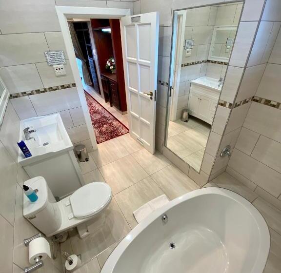 스위트 킹사이즈 침대, Waterkloof Guest House