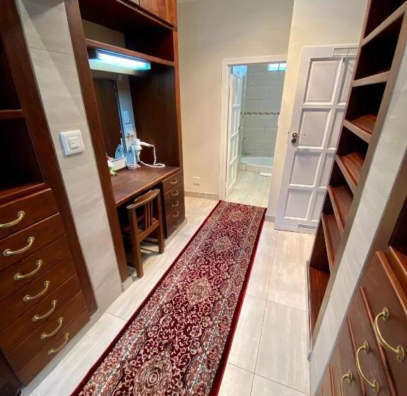 带大床的套房, Waterkloof Guest House