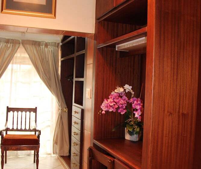 带大床的套房, Waterkloof Guest House