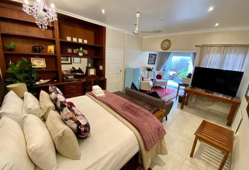 带大床的套房, Waterkloof Guest House