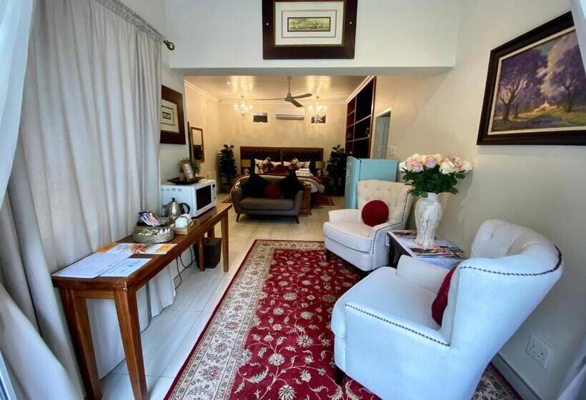 带大床的套房, Waterkloof Guest House
