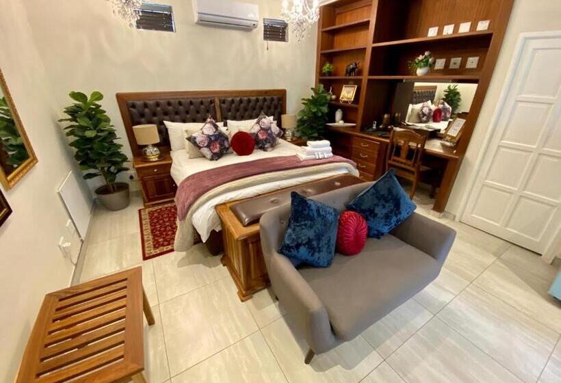 스위트 킹사이즈 침대, Waterkloof Guest House