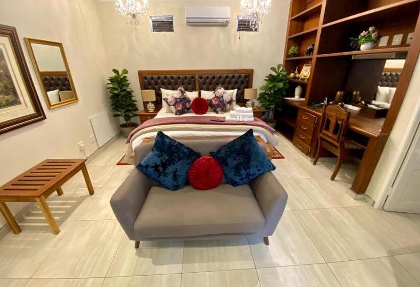 带大床的套房, Waterkloof Guest House