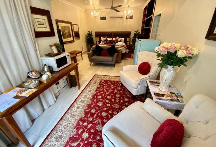 带大床的套房, Waterkloof Guest House