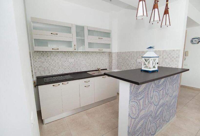 발코니가 있는 2 베드룸 아파트, Mamaia Summerland Apartments