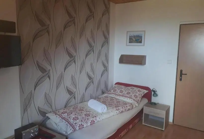 Standard Yhden Hengen Huone, A1 štart