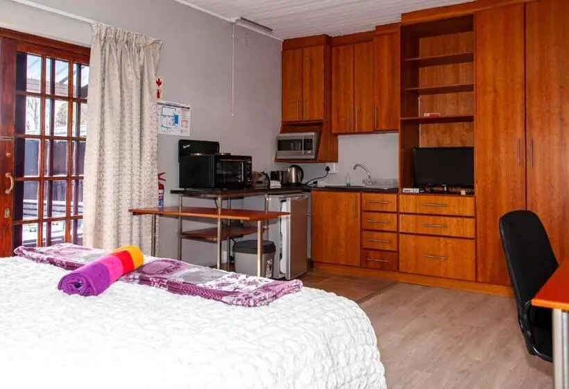 スタンダードスタジオ, D Urbanmist Self Catering Guest House