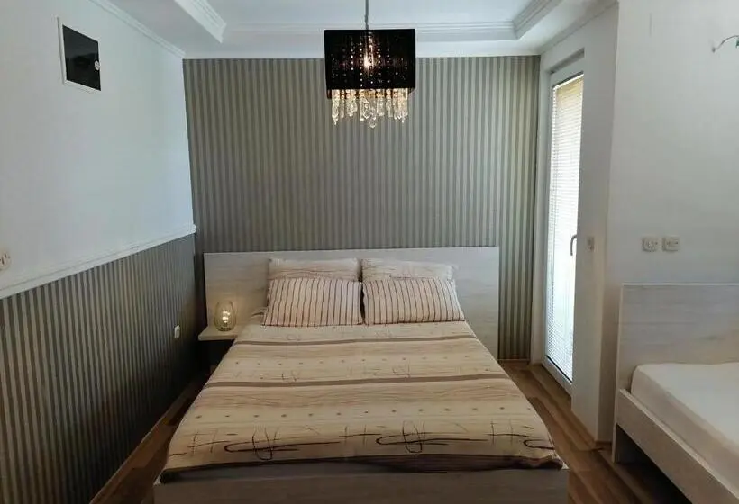 سوییت خانوادگی, Villa Renessans