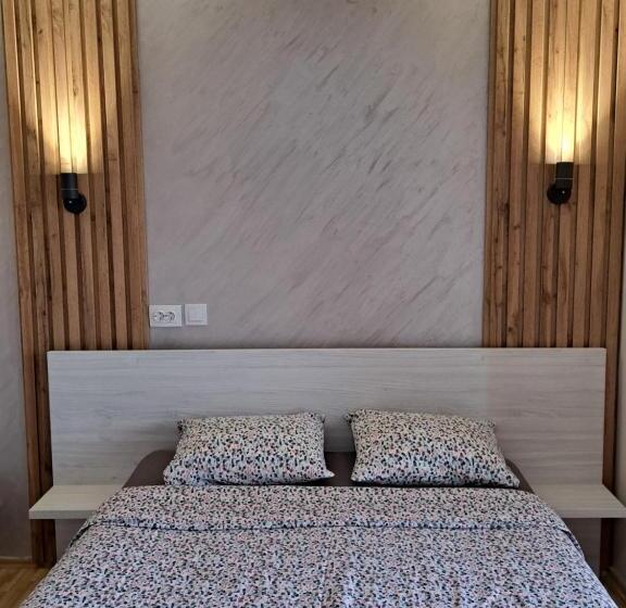 اتاق استاندارد سه تخته با بالکن, Villa Renessans