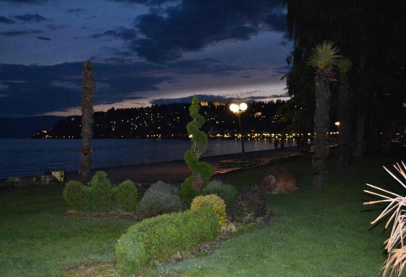 آپارتمان 2 خوابه, Villa Renessans