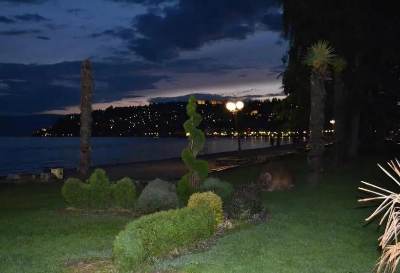 آپارتمان 2 خوابه, Villa Renessans