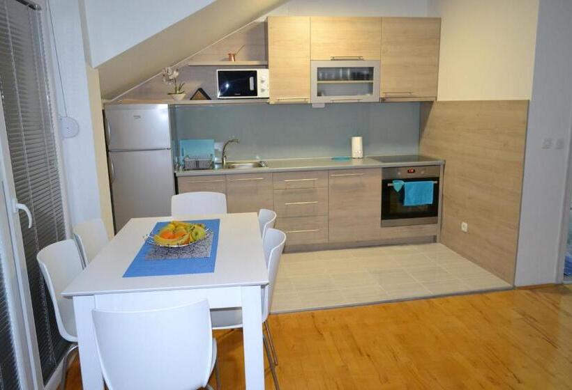 Апартаменты 2 Спальни, Villa Renessans