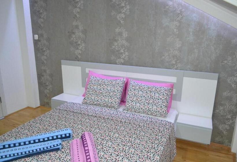 آپارتمان 2 خوابه, Villa Renessans