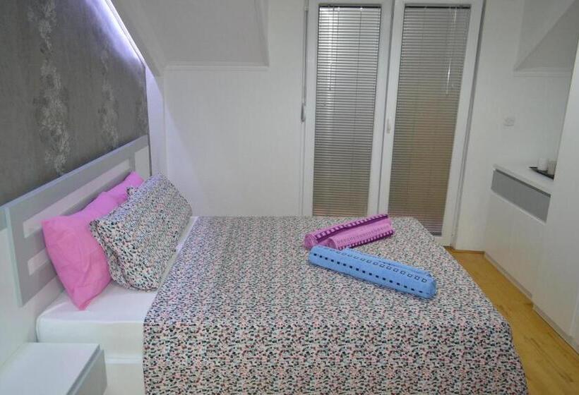 آپارتمان 2 خوابه, Villa Renessans