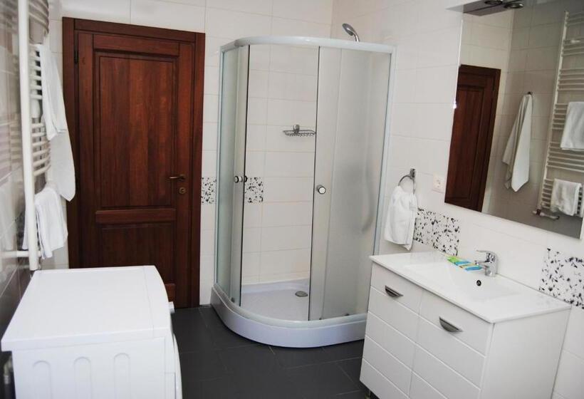 Студия Стандарт, Pensiune Heavens