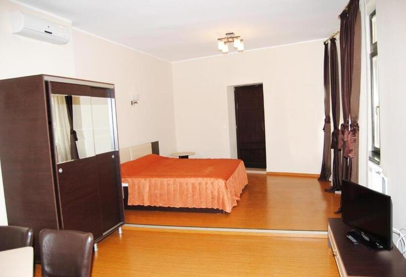 Студия Стандарт, Pensiune Heavens