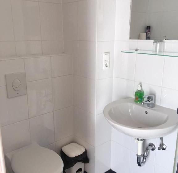 Standard Yhden Hengen Huone, Főtér Panzió