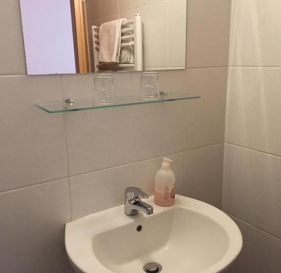 Standard Yhden Hengen Huone, Főtér Panzió