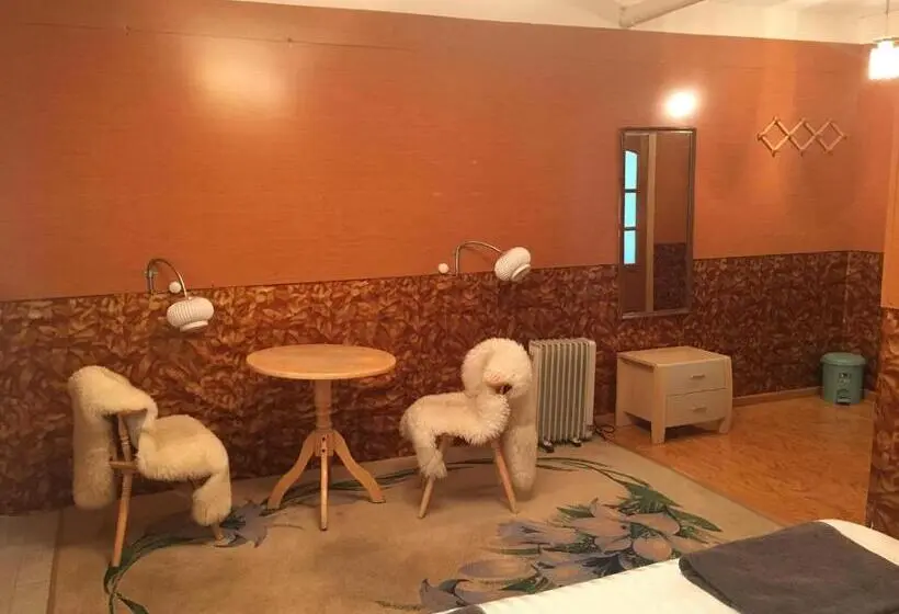 اتاق استاندارد, Gana's Guest House And Tours