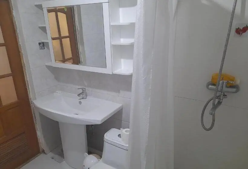اتاق استاندارد, Gana's Guest House And Tours