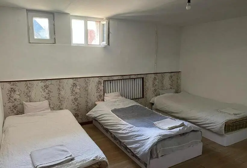 Economy Triple Room, Gana's Guest House And Tours