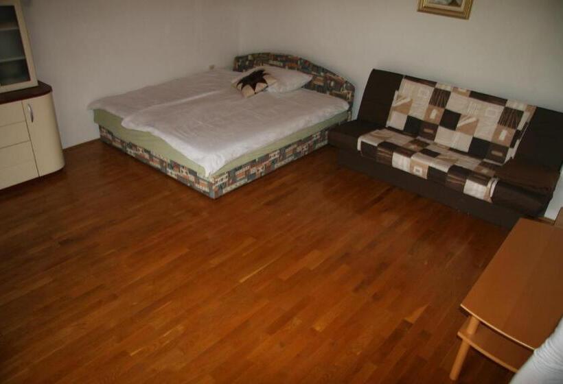 سوئیت با بالکن, Guest House Kveder