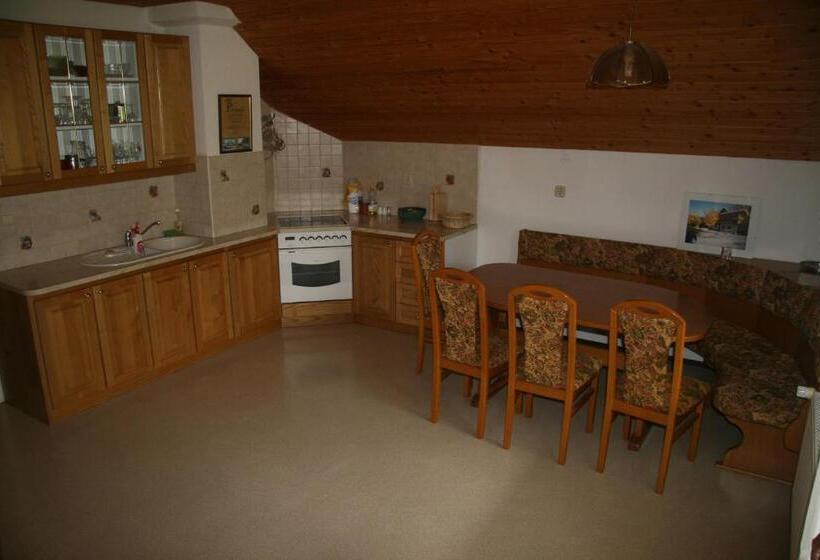 سوئیت با بالکن, Guest House Kveder