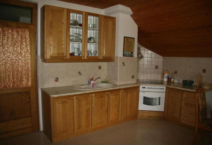 سوئیت با بالکن, Guest House Kveder