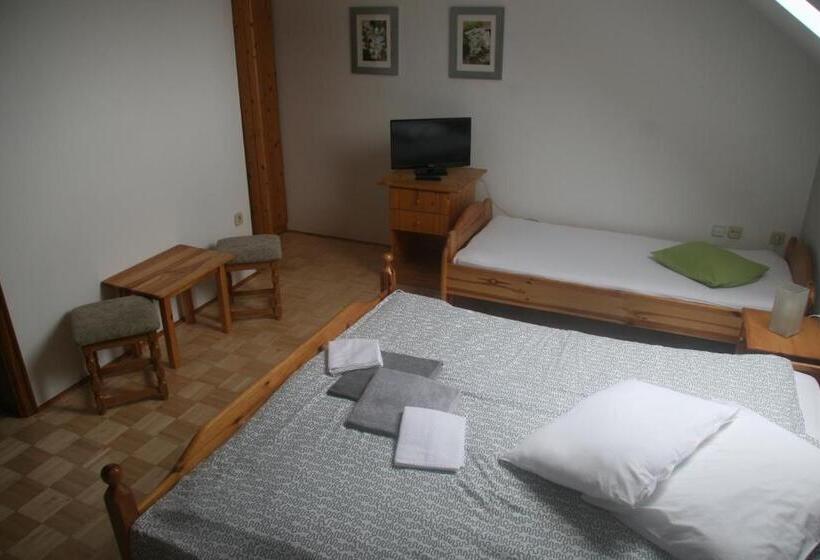 اتاق استاندارد سه نفره, Guest House Kveder