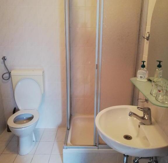 اتاق استاندارد سه نفره, Guest House Kveder