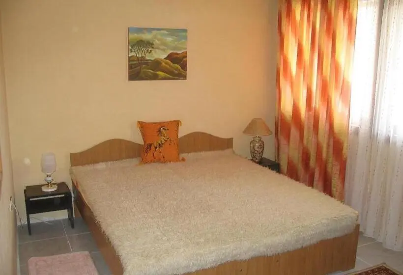 Huoneisto 1 Makuuhuone Parveke, Guest House Preslav