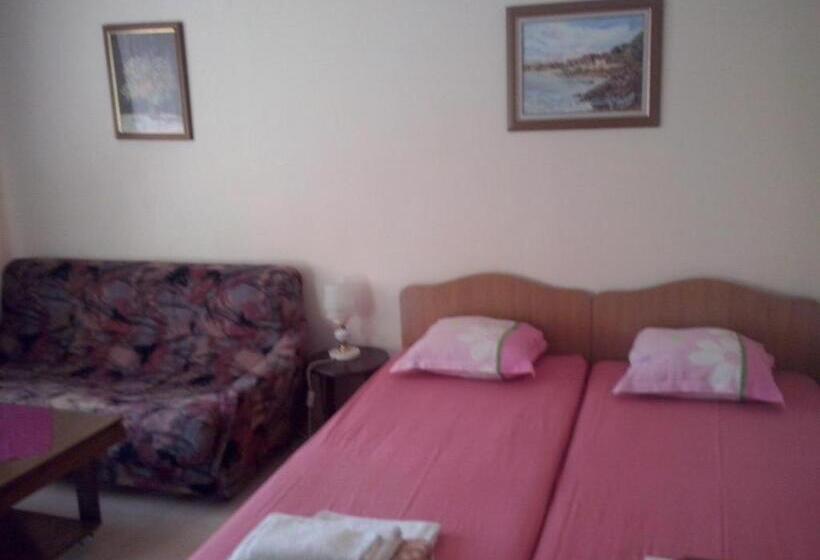 شقة غرفة نوم واحدة مزودة بشُرفة, Guest House Preslav