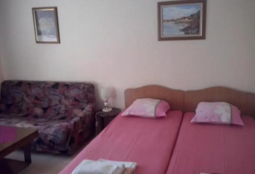 Huoneisto 1 Makuuhuone Parveke, Guest House Preslav