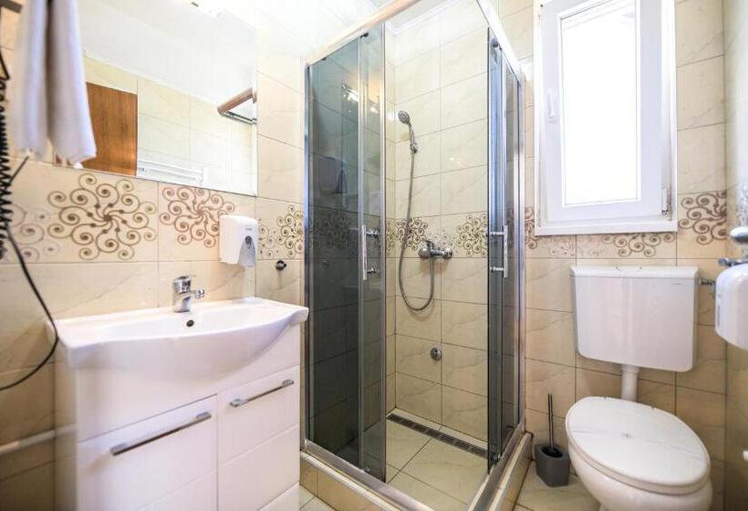 اتاق استاندارد با چشمانداز استخر, Sunčani Breg Apartments Vrdnik