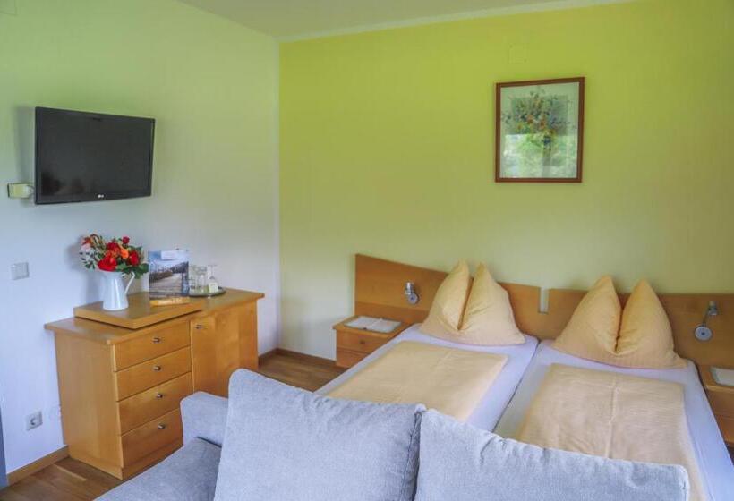 חדר סטנדרט נוף לאגם, Pension Strauß