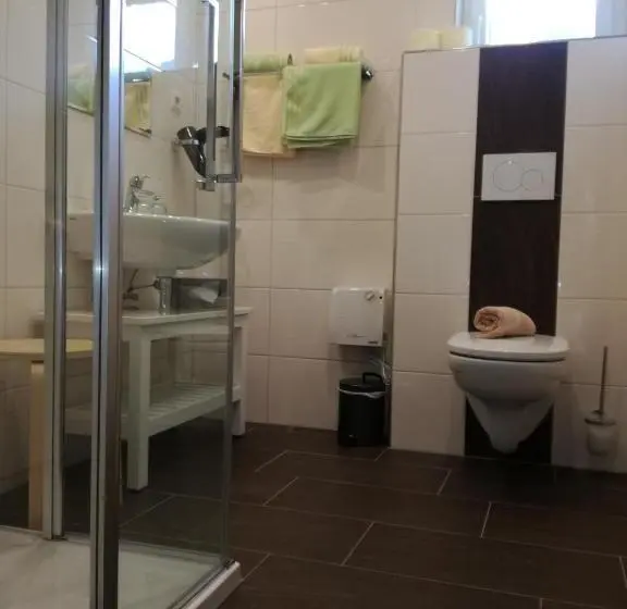 Standard Kolmen Hengen Huone Parveke, Pension Strauß