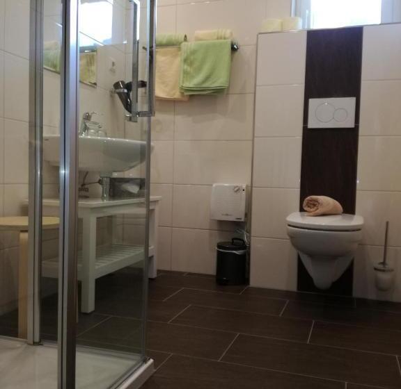 חדר סטנדרט לשלושה, Pension Strauß