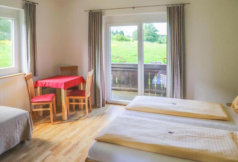 חדר סטנדרט לשלושה, Pension Strauß