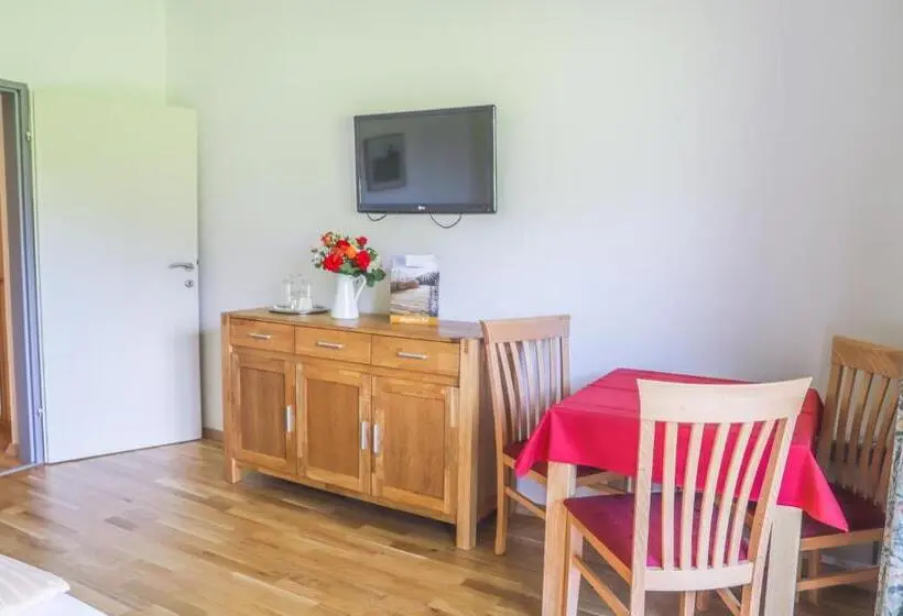 Standard-huone Puutarhanäkymä, Pension Strauß