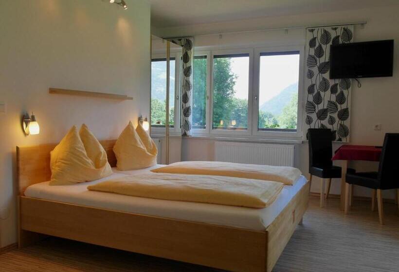 דירת חדר, Pension Strauß