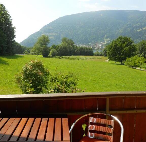 דירת שני חדרים, Pension Strauß