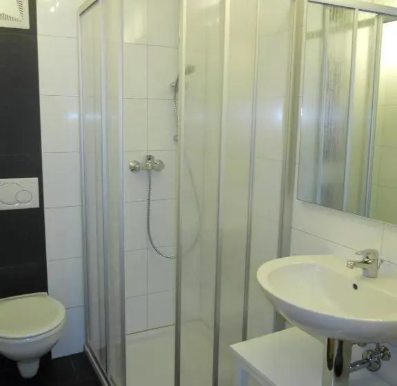 Huoneisto 2 Makuuhuonetta, Pension Strauß