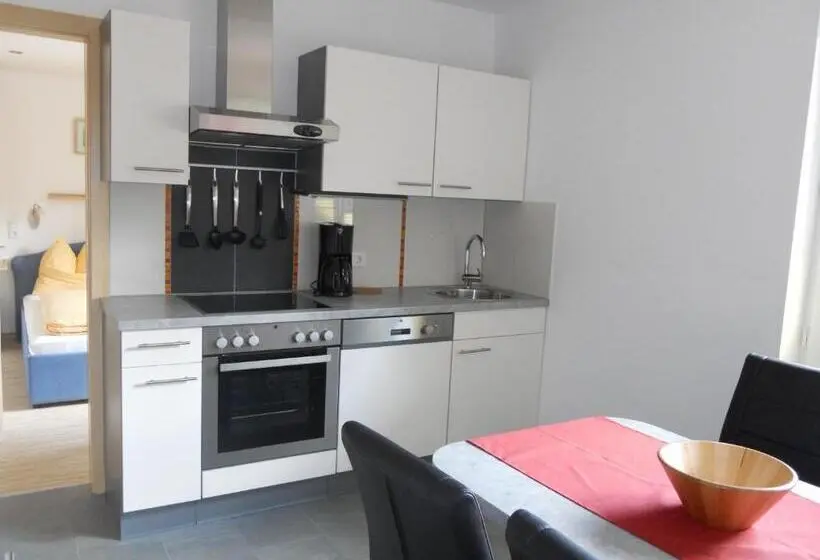 Huoneisto 2 Makuuhuonetta, Pension Strauß