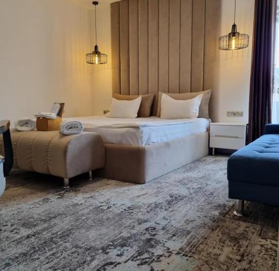 غرفة قياسية ثلاثية, Pensiunea Ellemar