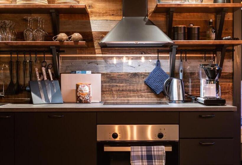 带一个卧室和一个阳台的海景公寓, Tobiasbrygga