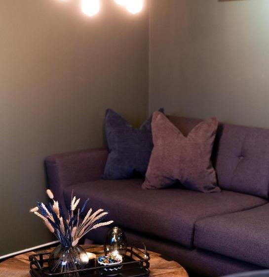 带一个卧室和一个阳台的海景公寓, Tobiasbrygga