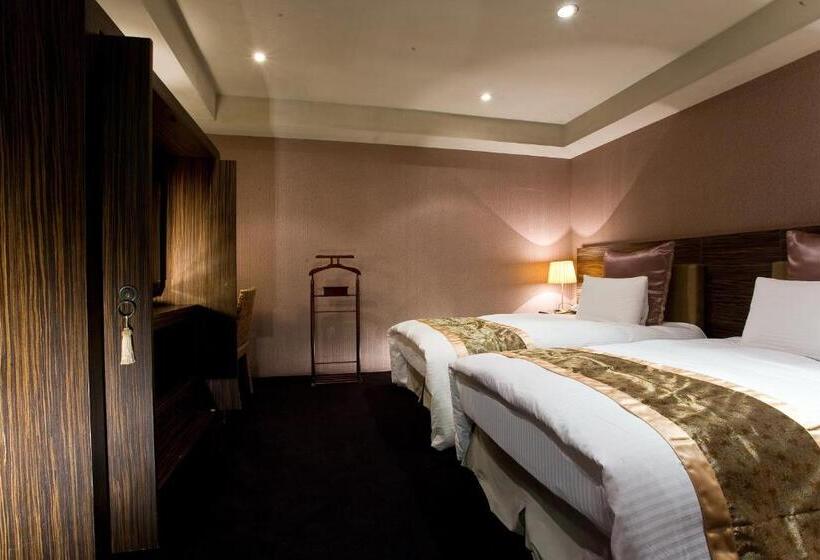 اتاق استاندارد با چشمانداز شهر, H.m.