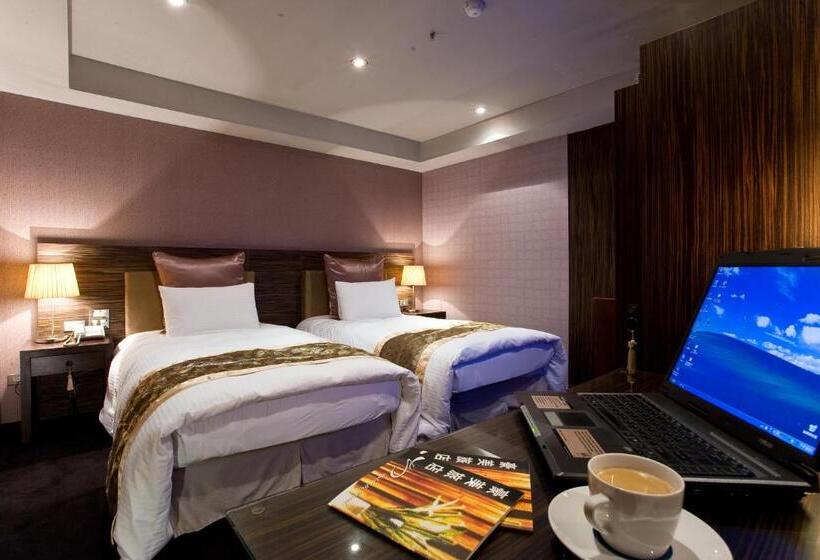 اتاق استاندارد با چشمانداز شهر, H.m.