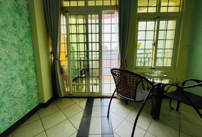 اتاق استاندارد چهار تخته با چشم‌انداز دریا, Xing Yu Inn